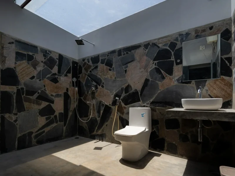 Open Bathroom at Ficus cottage - Kilukka Farms Chennai