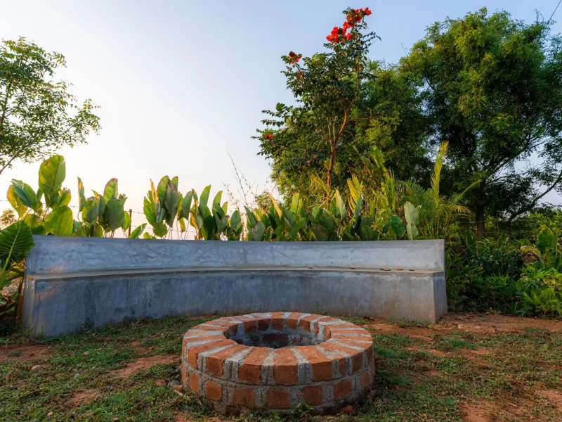 Outdoor sitting area at Ficus cottage - Kilukka Farms