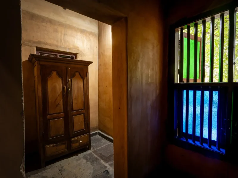 Traditional looking inside areas of Mud House